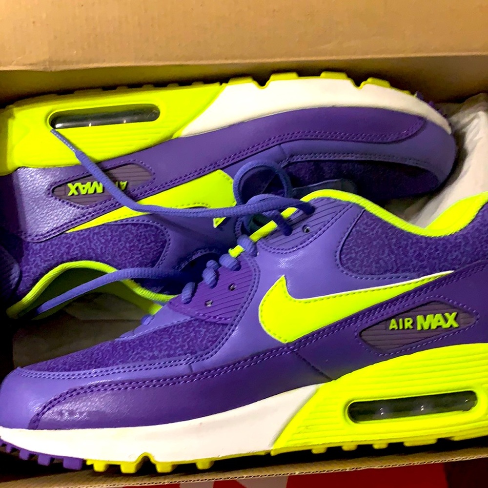 Women’s Nike Air Max 90